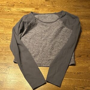Beyond Yoga Gray Long Sleeve Crop Top